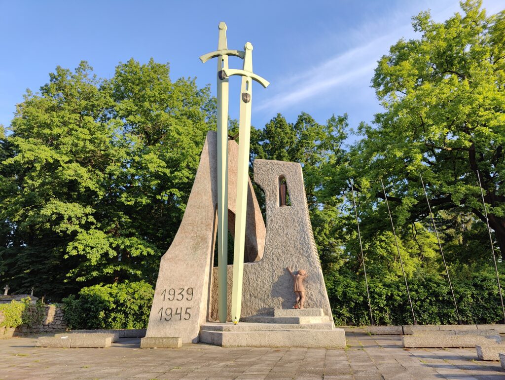 day-trip-to-tarnow-ww2-war-memorial